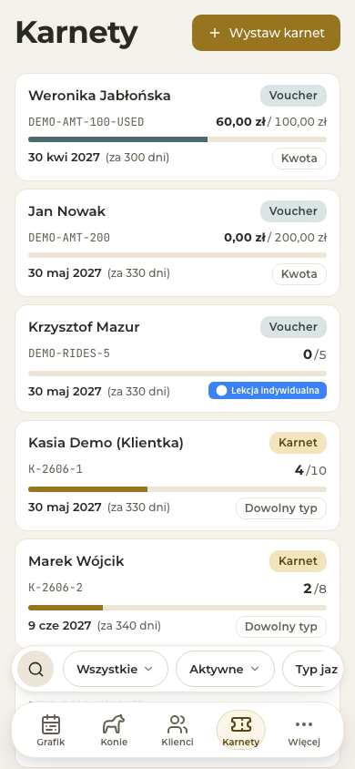 Lista Karnety w telefonie: kto ma który karnet, ile z niego wykorzystano i kiedy wygasa.